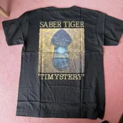 SABER TIGER TIMYSTERY Tシャツ