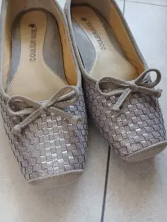 COULEUR VARIE グレー 編み込みフラットシューズ