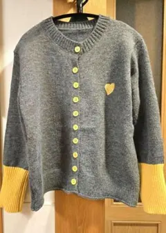 グレーとイエローのハート刺繍カーディガン