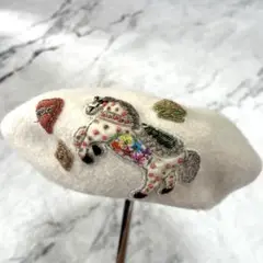 CA4LA カシラ　馬のビーズ刺繍 ウール　ベレー帽　アイボリー