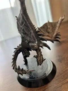 モンスターハンター　リオレウス　フィギュア シルバー
