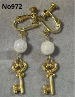 ゴールド 鍵モチーフ イヤリング