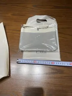 新品非売品　B-THREEポーチのサムネイル