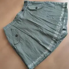 アクシーズファム　オリーブグリーン刺繍キュロット