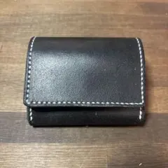 黒のレザー二つ折り財布