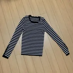 GU 黒と白のストライプ 長袖トップス　薄手　春ニット