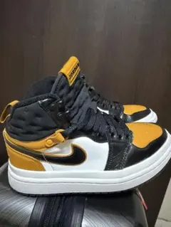 Nike Air Jordan 1 Mid Yellow Blackのサムネイル