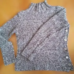 ワールドの タートルネックニットセーター