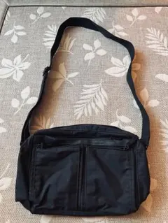 オールドユニクロの収納豊富ショルダーバッグ