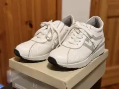 HIROKOKOSHINO ヒールアップスニーカー　アイボリー　24.0cm