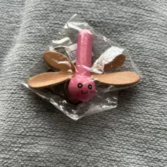 木の温もりが可愛い　とんぼキーホルダー