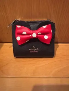 新品　タグ付　kate spade リボン付き二つ折り財布