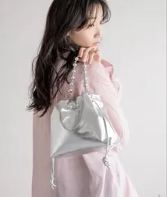 【美品】LOWRYS FARM シルバー 巾着型ショルダーバッグ　ビーズ