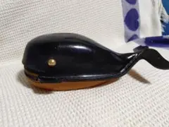 革製のクジラ貯金箱