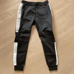 モノトーンサイドロゴパンツ黒白ジムやトレーニングにも