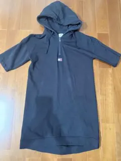 TOMMY JEANS ハーフジップ フーディー 半袖ワンピース ブラック Sのサムネイル