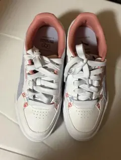 ハローキティ　コラボ　PUMA 22cm