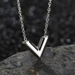 V型ネックレス シルバー