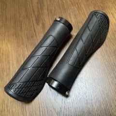エルゴ形状　グリップ　MTB・クロスバイク等用　BLACK　ergo gripのサムネイル