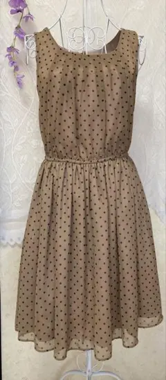 新品同様　ベージュ系　ドット柄 ノースリーブ フォーマルワンピース　9号