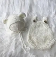 ホワイト ニット クマ耳帽子とオーバーオールセット　ニューボーンフォト