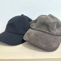 ブラックとブラウンの無地キャップ