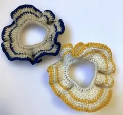 ネイビーとイエローのホワイトストライプシュシュ