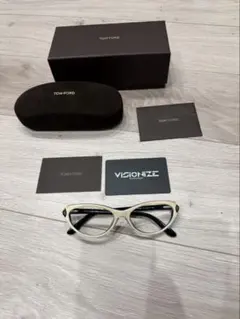 ⭐︎ひなたいし⭐︎ TOM FORD グレー キャットアイ サングラス トムフォード サングラス キャットアイ - メルカリ