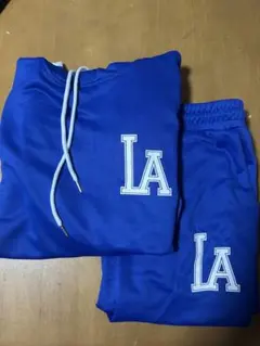 【最終値下げ】LAロゴ フード付きセットアップ 青