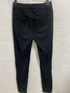 黒 ブラック スキニーパンツ　ユニクロ　UNIQLO カジュアル