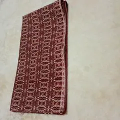 幾何学模様の赤と白の布地125✕35