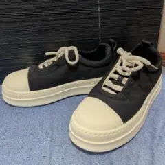 週末値下げ！黒白キャンバス厚底スニーカー