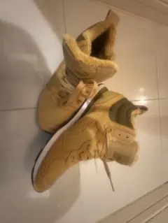 イエローファー付きハイカットスニーカー 26.5cm