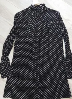 ZARA　新品 黒と白のドット柄　長袖ブラウス　Ｓ