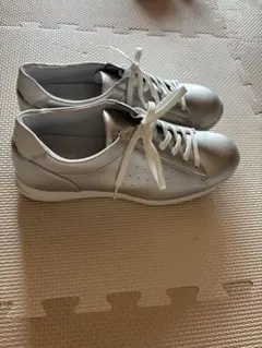 asics スニーカー シルバーのサムネイル