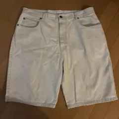 Levi's ホワイトショートパンツ