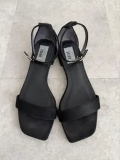 美品 LE TALON GRISE アンクルストラップフラットサンダル ブラック