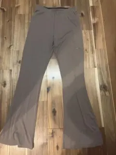 Nike グレー フレアパンツ