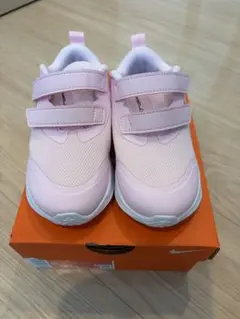 Nike ピンク スニーカー スターランナー