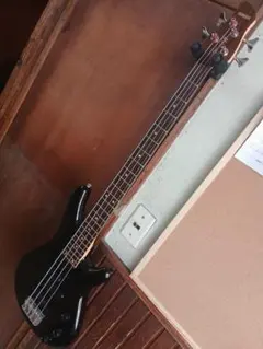 Yamaha Motion B ブラックエレキベースのサムネイル