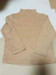 キッズ ハイネック　長袖　ベージュ　130cm