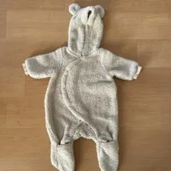 クマ耳付きフリースロンパース