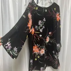 商品説明 黒の花柄ワンピース、サイズLL、長袖、