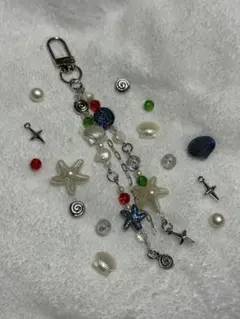 な*み様 ビーズキーホルダー 韓国　チャーム　y2k ディズニー　コレクトブック