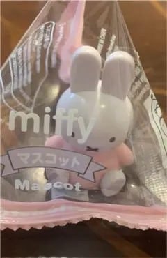 ミッフィー　かわいい置物　マスコットのサムネイル