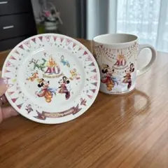 プ*び様 【限定】ディズニー 40周年 記念マグカップ、お皿