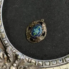 ヴィンテージブルーローズカボションのヌーヴォー調アンティークゴールドチャーム