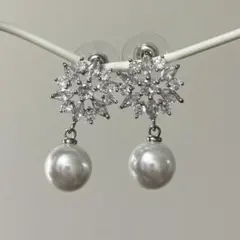 雪の結晶デザイン パールピアス/オケージョン/キラキラ/パール/両耳