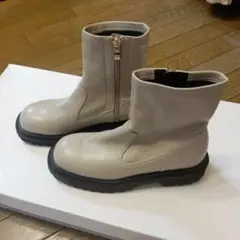 ベージュ ショートブーツ 両側ファスナーのサムネイル