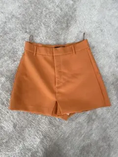 オレンジ ハイウエストショートパンツ